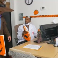 Jacking more than a lantern at the Grab Ass offices for Halloween - Picture 6