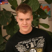 European jock posing naked - Picture 3
