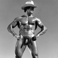 Leo Hooks naked - Picture 6