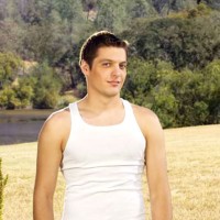Horny stud posing outdoor - Picture 1