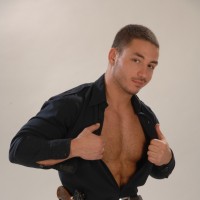 Marc Dylan in uniform - Picture 4