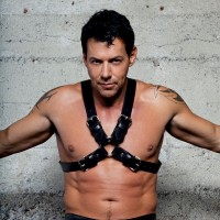 Kristian Alvarez in leather pants - Picture 5