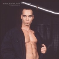 Roberto Giorgio flaunts his assets - Picture 1
