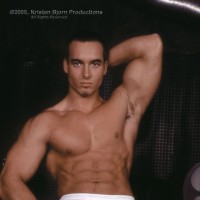 Roberto Giorgio flaunts his assets - Picture 3