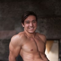 Fabrizio shows his skin - Picture 2