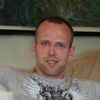 Luke Stone shows his skin - Picture 1