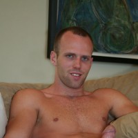 Luke Stone shows his skin - Picture 3
