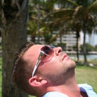 Trey Tyler exposes his flesh - Picture 1