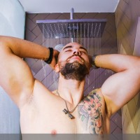 Axel Garcia in the shower - Picture 20