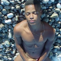 Young twink posing bare - Picture 3