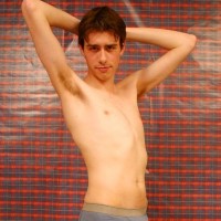 Skinny twink posing nude - Picture 5