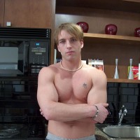 River exposes his flesh - Picture 1