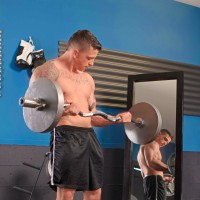 Slate Steele strokes dick in a gym - Picture 4