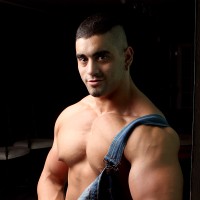 Luciano Damato plays with himself - Picture 1