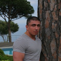Laurent LeGros gets hot and bothered - Picture 2