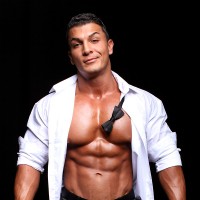 Omar Fabrouk shows off his abs - Picture 4
