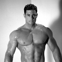 Ron Royce exposes his muscles - Picture 6