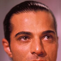 Michael Anthony undresses - Picture 1