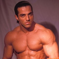 Michael Anthony undresses - Picture 4