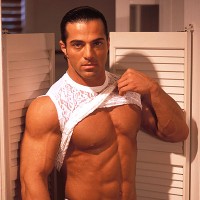 Michael Anthony undresses - Picture 10