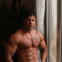 Bo Armstrong reveals his hard-on - Picture 1