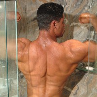 Riccardo Rey takes a shower - Picture 14