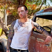 Jordan Levine jerks it outside - Picture 1