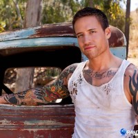 Jordan Levine jerks it outside - Picture 2