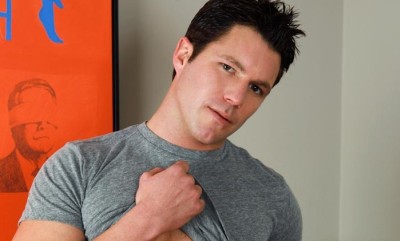 Dallas Evans fucks Travis James
