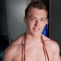 Trevor Snow posing naked in the gym - Picture 1