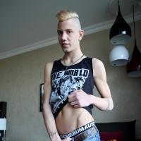 Skinny punk Leon Lee - Picture 2