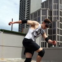 Brad Thomas naked in the city centre - Picture 2