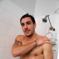Chris Bass in the shower - Picture 2