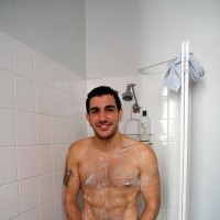 Chris Bass in the shower - Picture 4