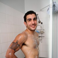 Chris Bass in the shower - Picture 5