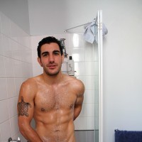 Chris Bass in the shower - Picture 7