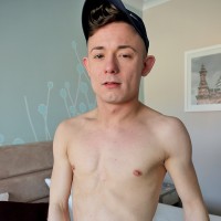 Justin Evans undresses - Picture 12