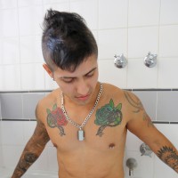Gio Velasco in the shower - Picture 5