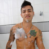Gio Velasco in the shower - Picture 7