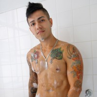 Gio Velasco in the shower - Picture 8