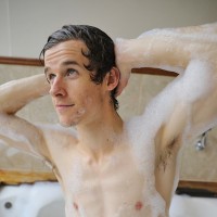 Brad Hunter posing nude in the tub - Picture 11