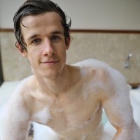 Brad Hunter posing nude in the tub - Picture 12