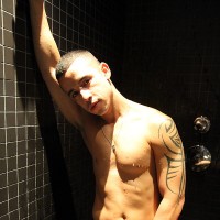 Daniel Carrera in the shower - Picture 12