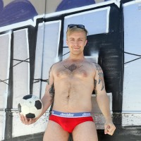 Luc Dean on the roof - Picture 10