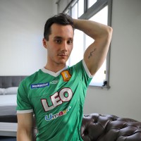 Ren Williams stripped down - Picture 1