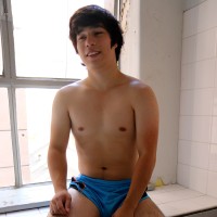 Ryan Kai in the shower - Picture 2