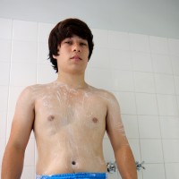 Ryan Kai in the shower - Picture 9
