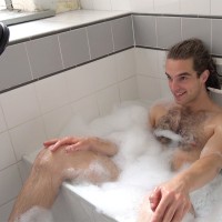 Reece in the tub - Picture 2