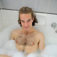Reece in the tub - Picture 13