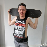 Noah Kelly posing naked - Picture 3